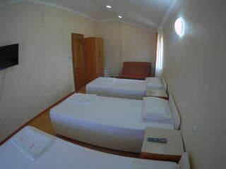 Гостиница Эдельвейс Анапа Семейный номер с общей ванной комнатой-3