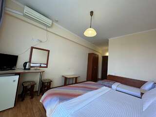 Гостиница Эдельвейс Анапа Трехместный номер с балконом-6