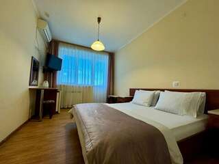 Гостиница Эдельвейс Анапа Стандартный двухместный номер с 1 кроватью или 2 отдельными кроватями и балконом-1