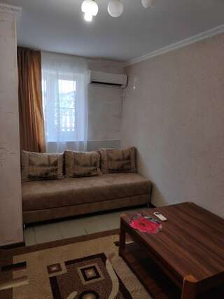 Гостиница Эдельвейс Анапа Четырехместный номер эконом-класса-1