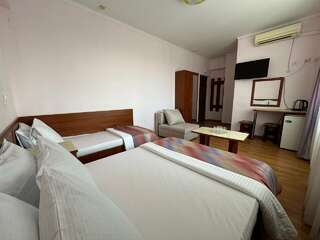 Гостиница Эдельвейс Анапа Четырехместный номер с балконом-4